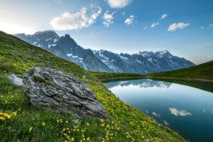 VALLE D'AOSTA-Monte Bianco al tramonto dal lago Checrouit Courmayeur (foto Gabriele Prato)